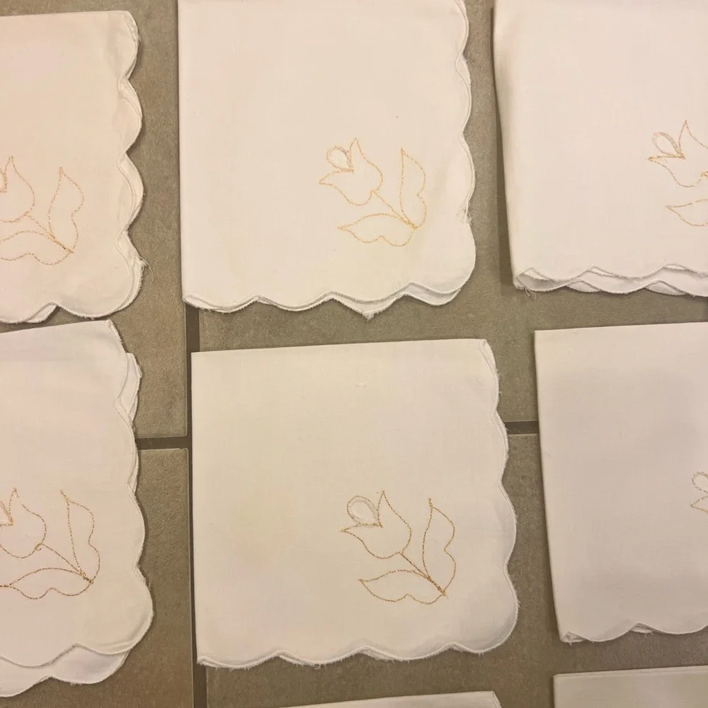 VTG Embroidered Tulip Napkins (Set of Twelve)